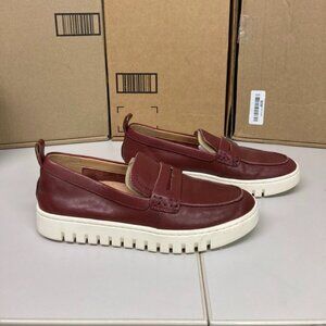 Vionic Uptown Loafers - maroon/wine colored leather - size 6.5